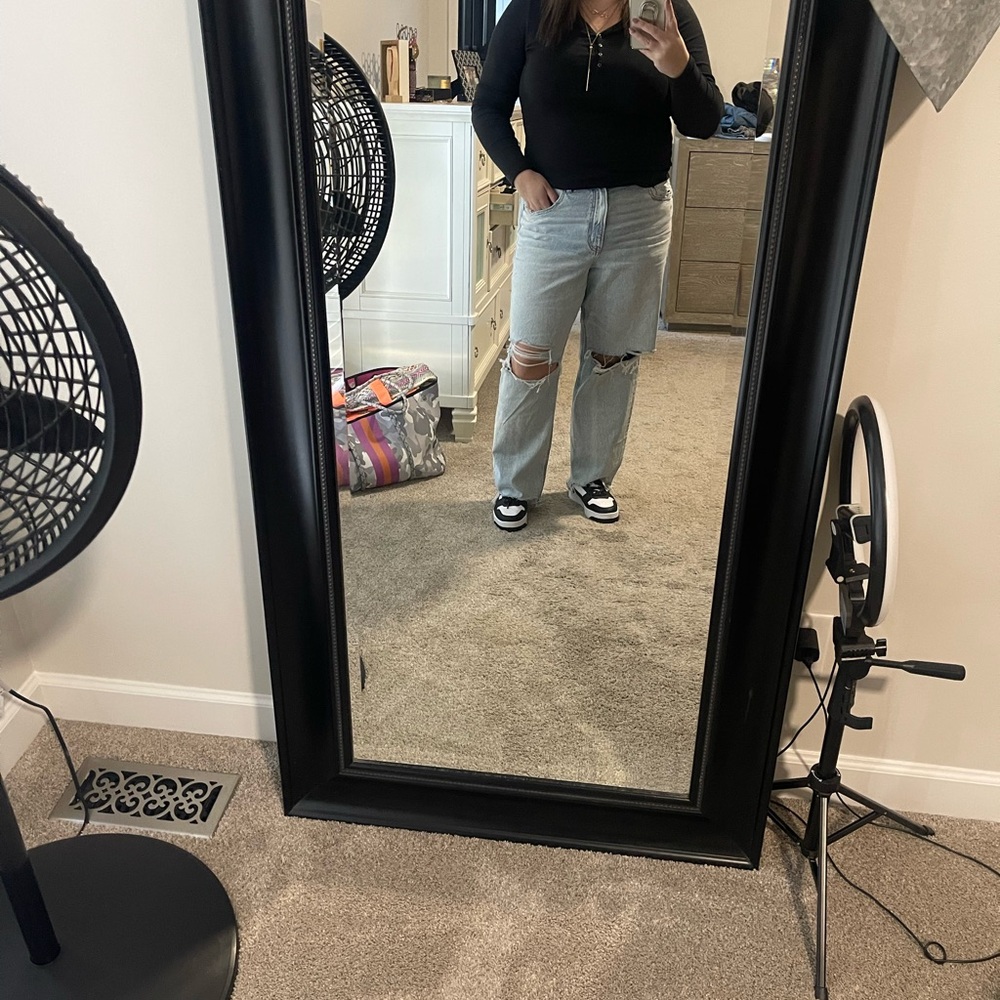 AE Strigid Ripped Super High-Wasted Baggy Straight Jean